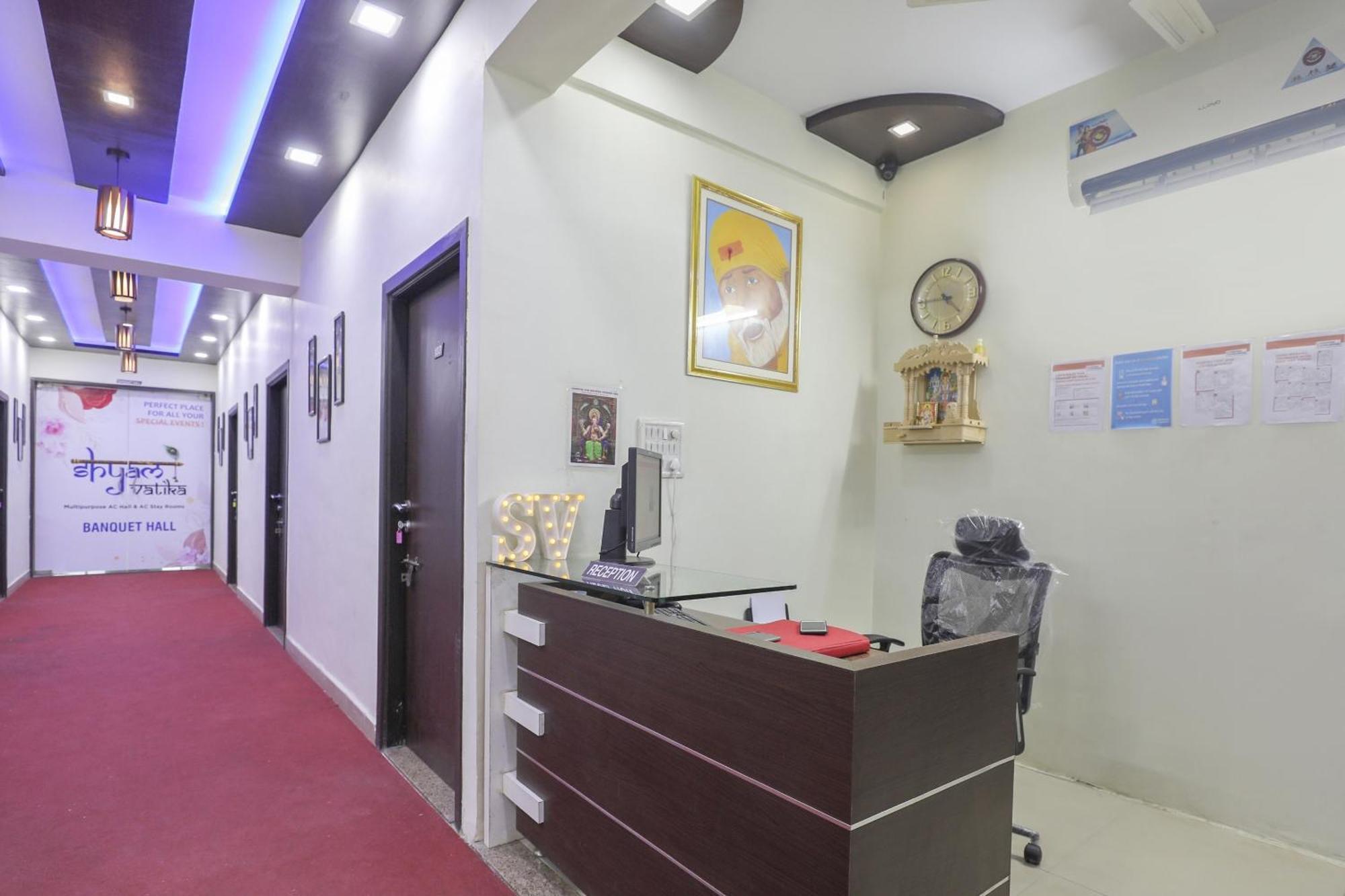Collection O Shyam Vatika Banquet And Rooms Surat Esterno foto