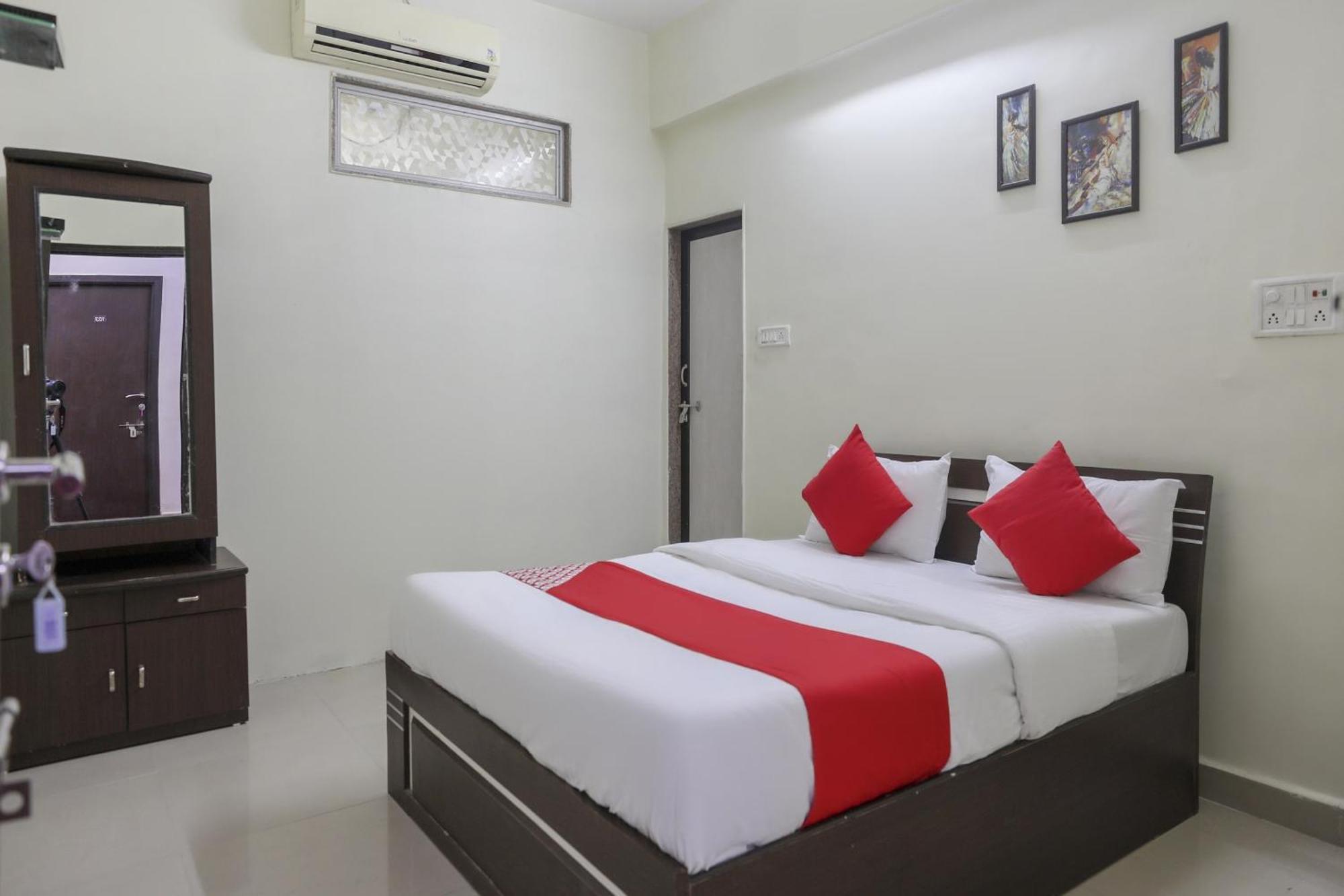 Collection O Shyam Vatika Banquet And Rooms Surat Esterno foto
