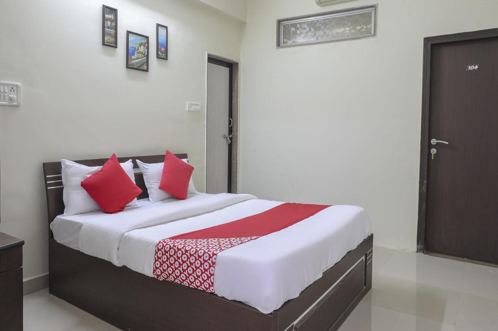 Collection O Shyam Vatika Banquet And Rooms Surat Esterno foto