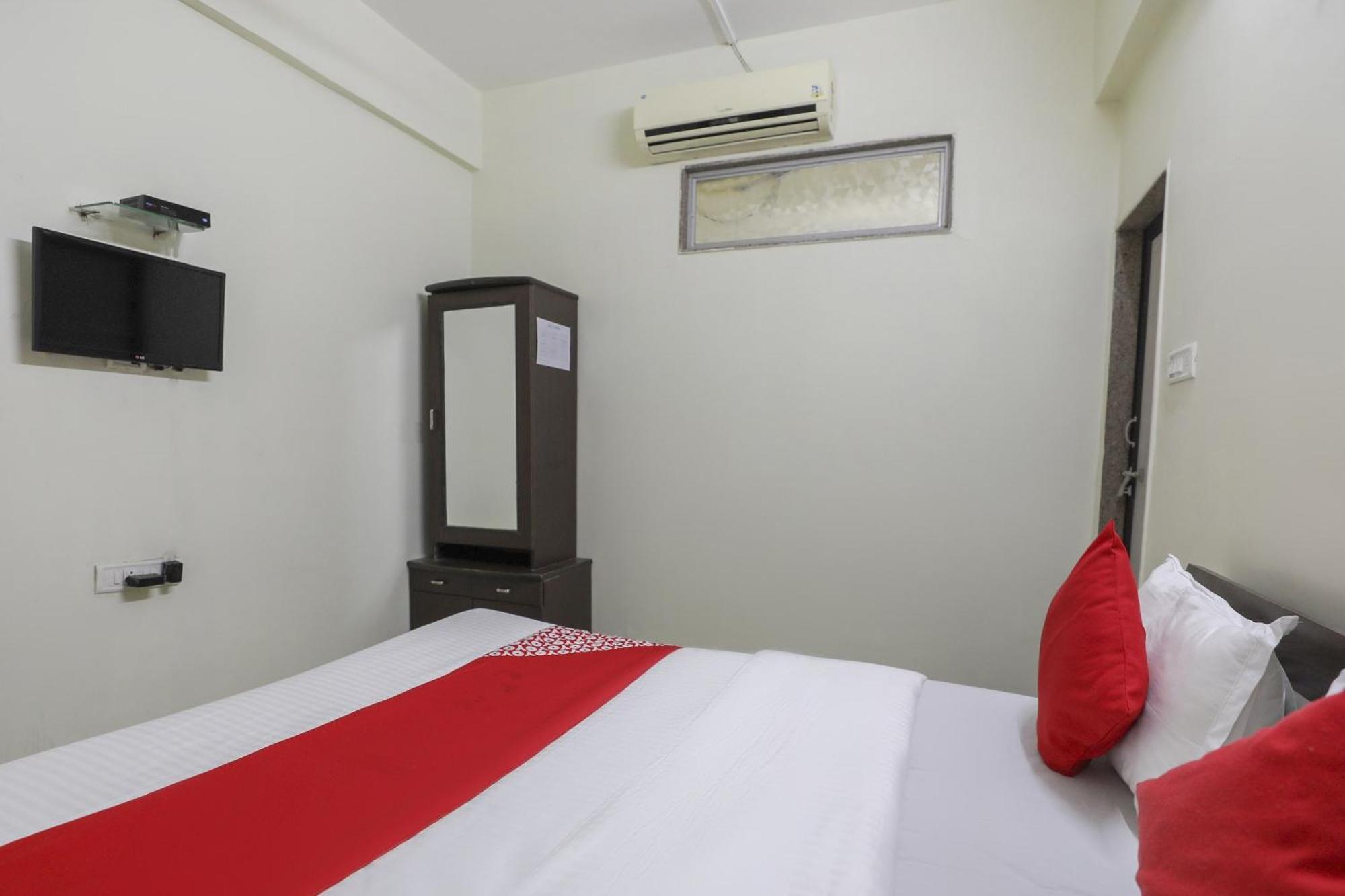Collection O Shyam Vatika Banquet And Rooms Surat Esterno foto