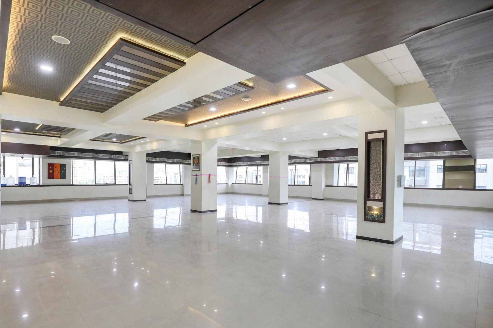 Collection O Shyam Vatika Banquet And Rooms Surat Esterno foto