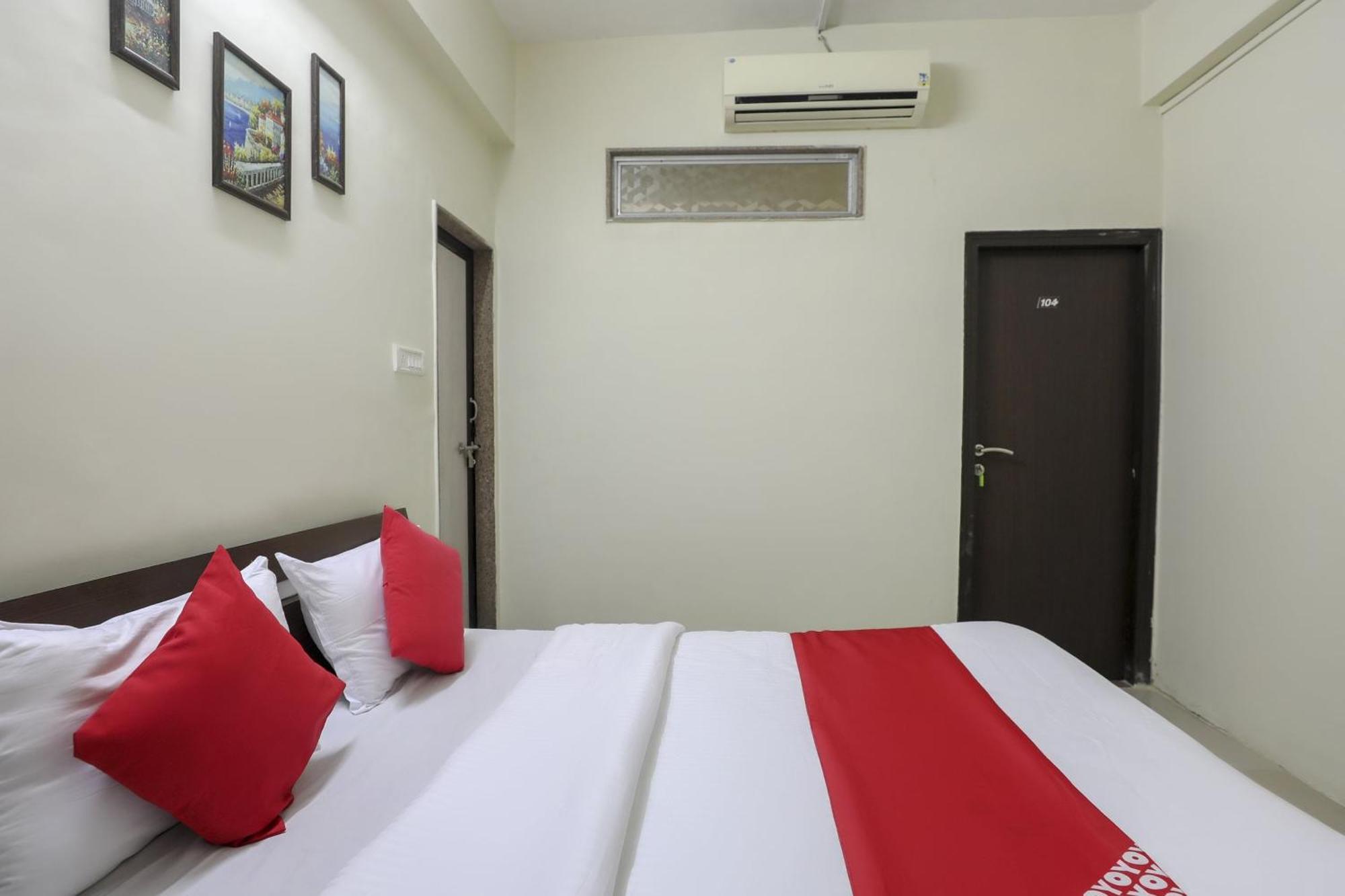 Collection O Shyam Vatika Banquet And Rooms Surat Esterno foto