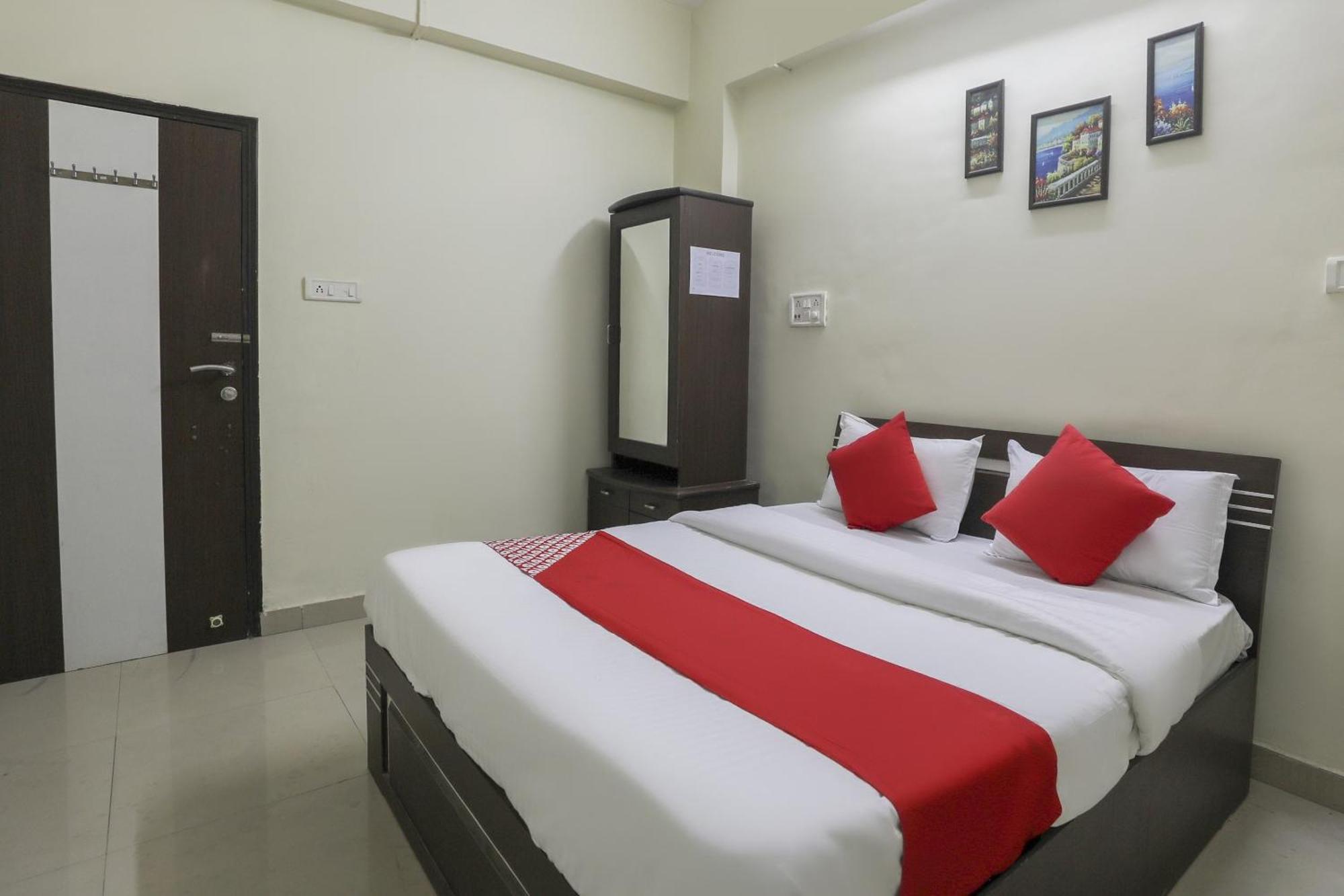 Collection O Shyam Vatika Banquet And Rooms Surat Esterno foto