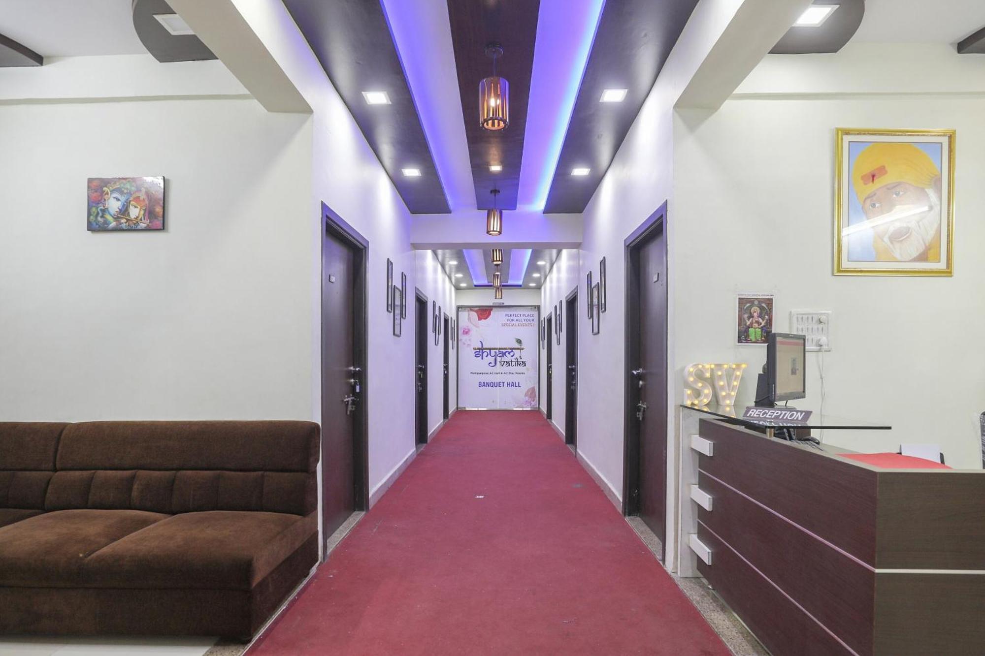 Collection O Shyam Vatika Banquet And Rooms Surat Esterno foto