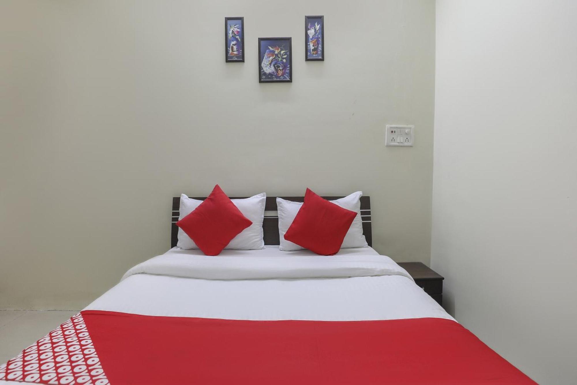 Collection O Shyam Vatika Banquet And Rooms Surat Esterno foto