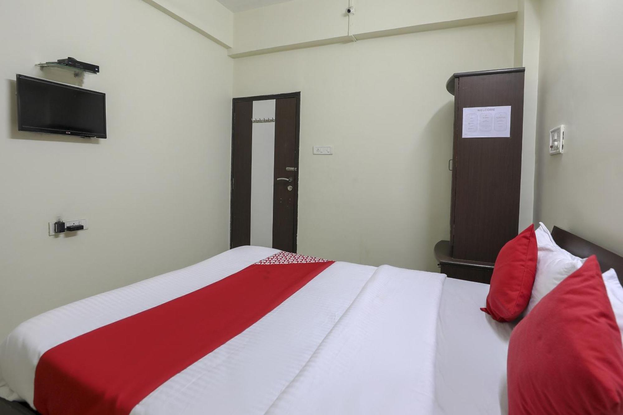 Collection O Shyam Vatika Banquet And Rooms Surat Esterno foto