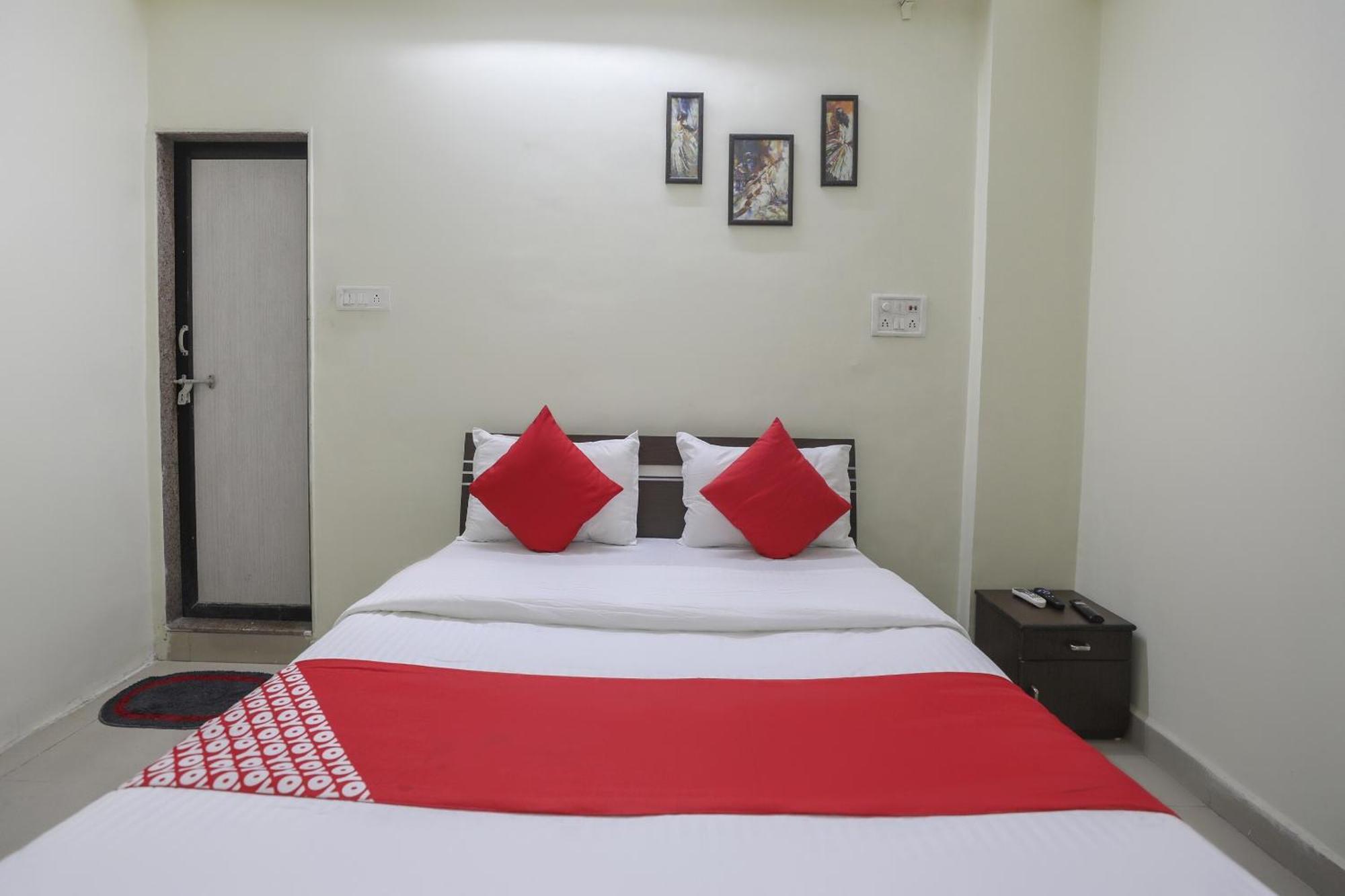 Collection O Shyam Vatika Banquet And Rooms Surat Esterno foto