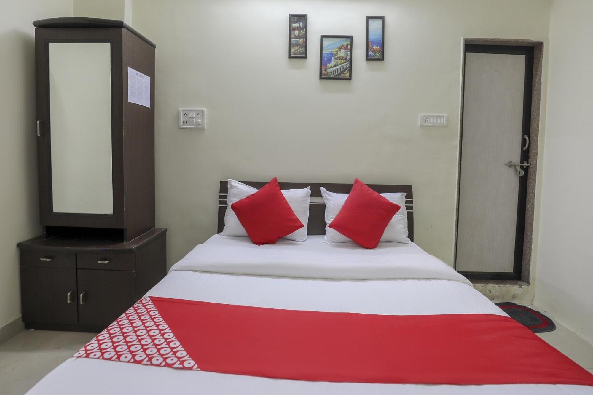 Collection O Shyam Vatika Banquet And Rooms Surat Esterno foto