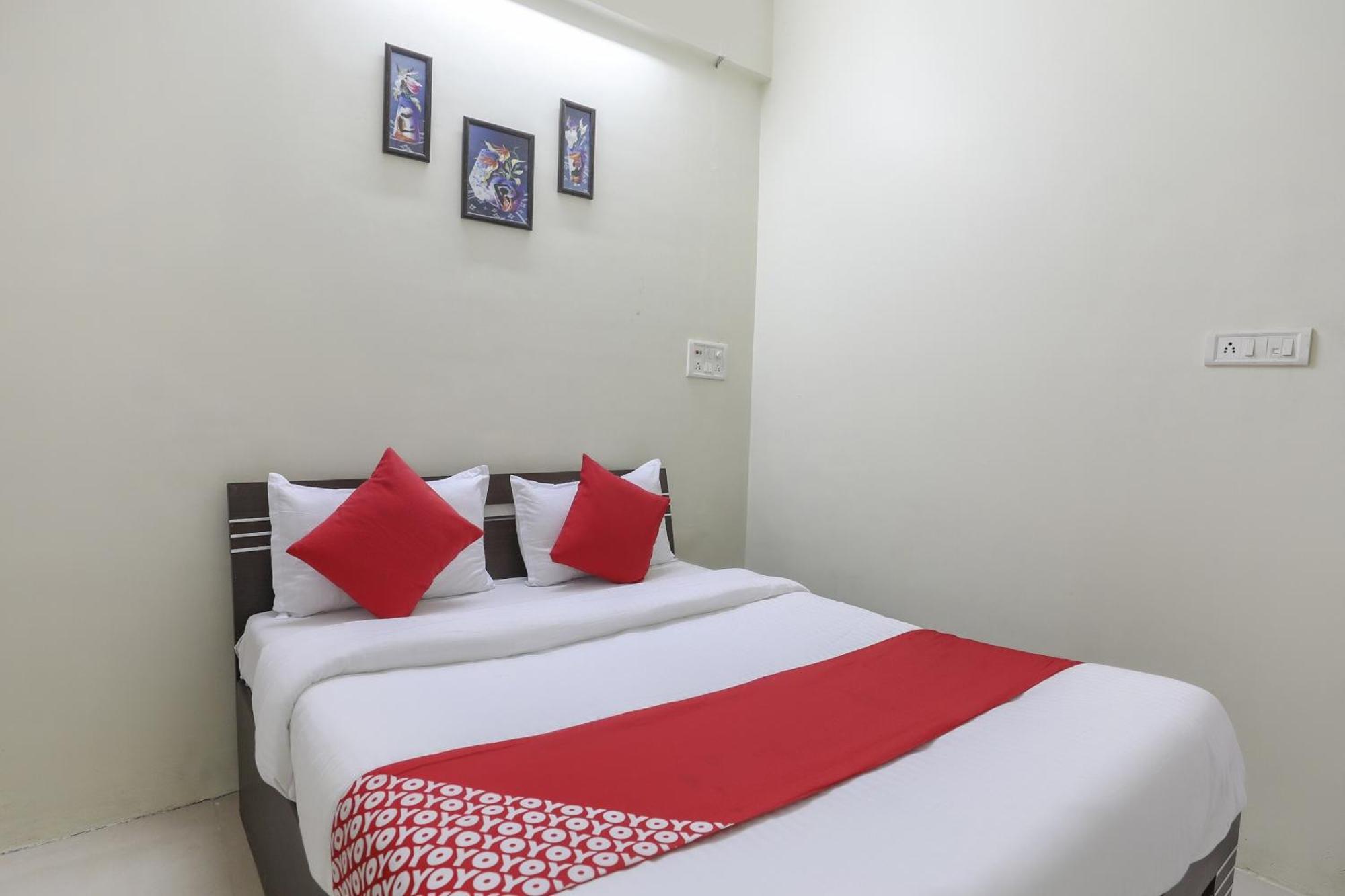 Collection O Shyam Vatika Banquet And Rooms Surat Esterno foto
