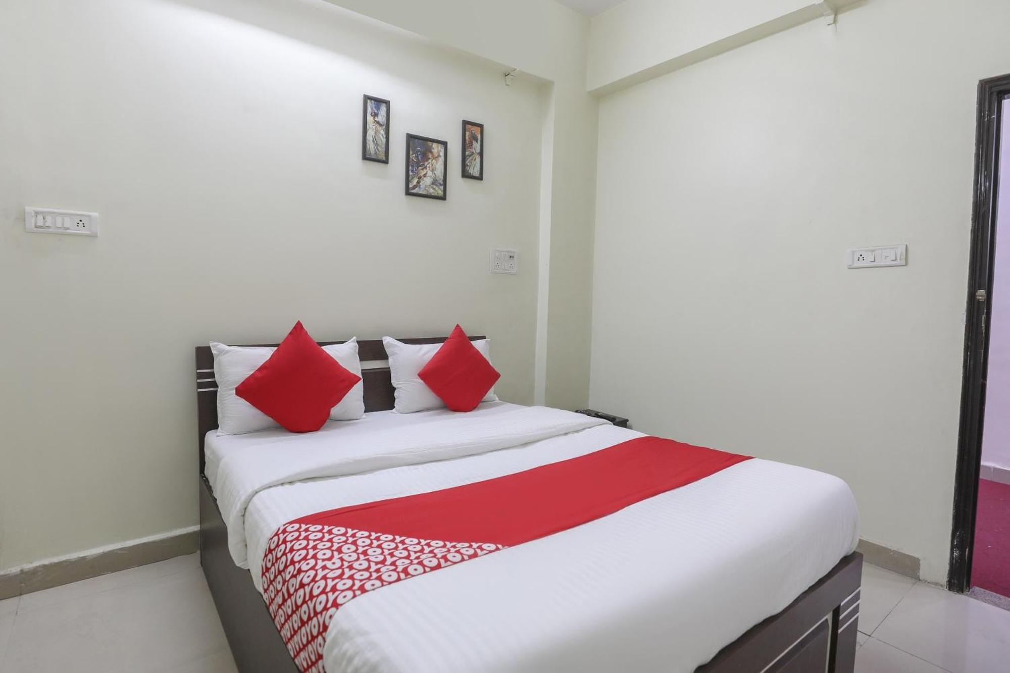 Collection O Shyam Vatika Banquet And Rooms Surat Esterno foto