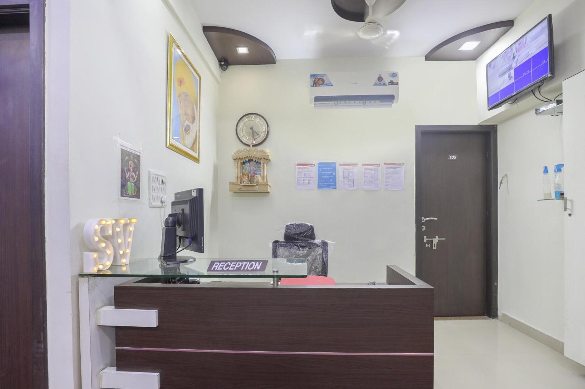 Collection O Shyam Vatika Banquet And Rooms Surat Esterno foto