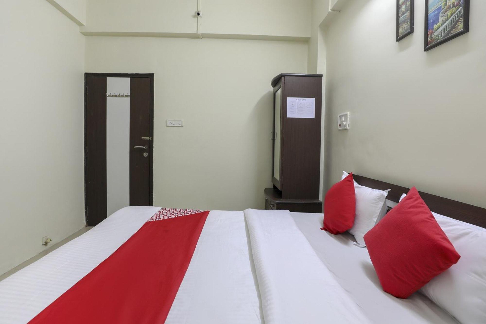 Collection O Shyam Vatika Banquet And Rooms Surat Esterno foto